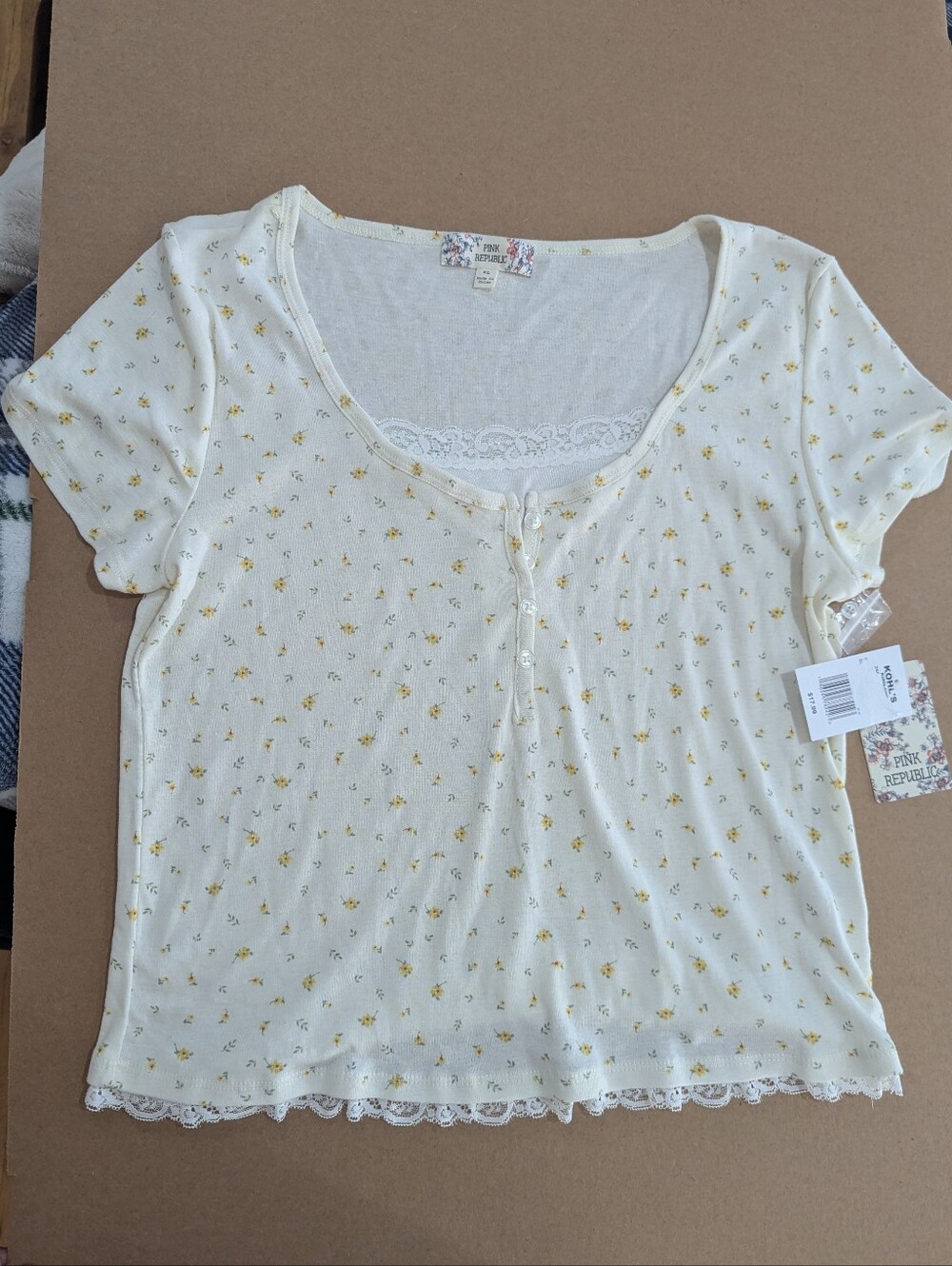 NWT Pink Republic Shirt Ditsy Cream Yellow Floral Lace Trim Short Sleeve Sz XL